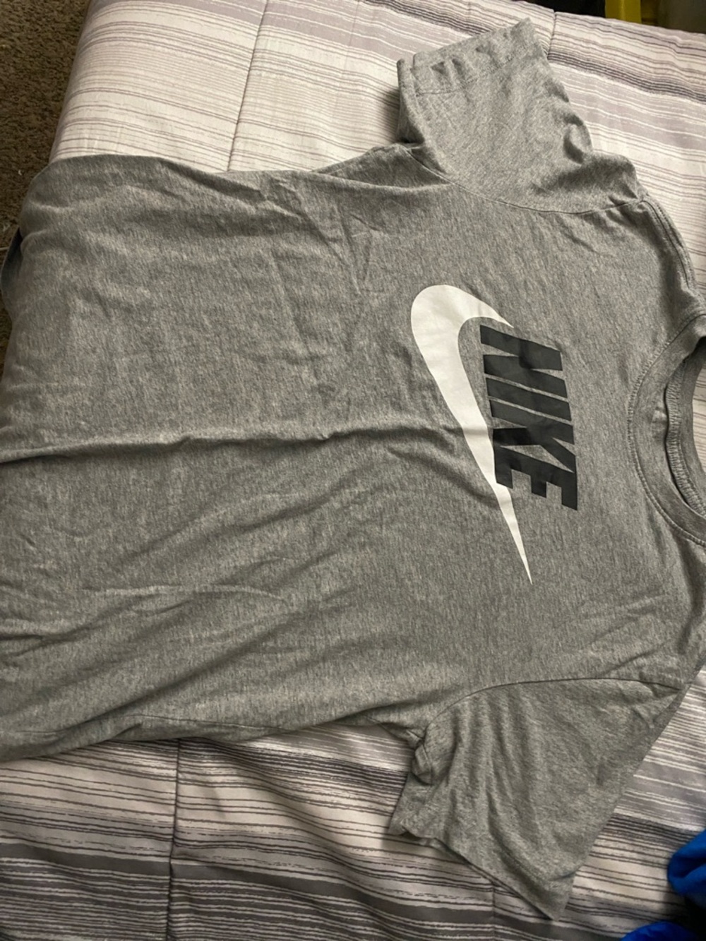 Nike Gray Short-Sleeve Logo Tee Men’s NWOT Size Medium